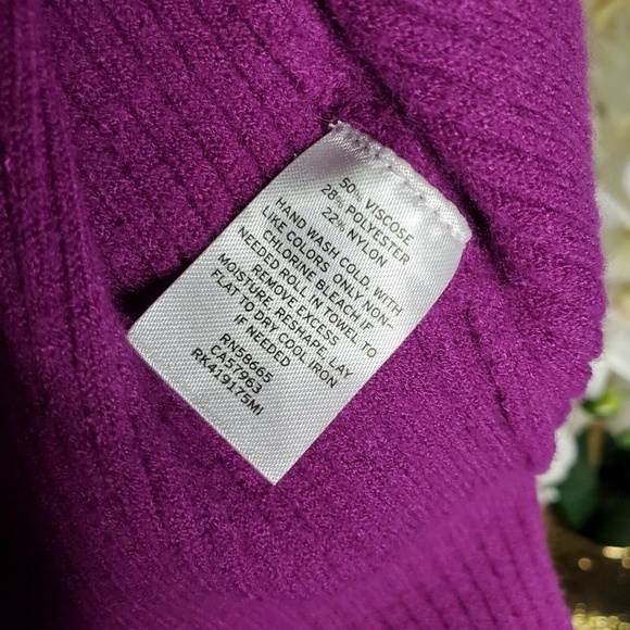 Free Press Women’s Ribbed Knit V-neck Sweater - Picture 7 of 7